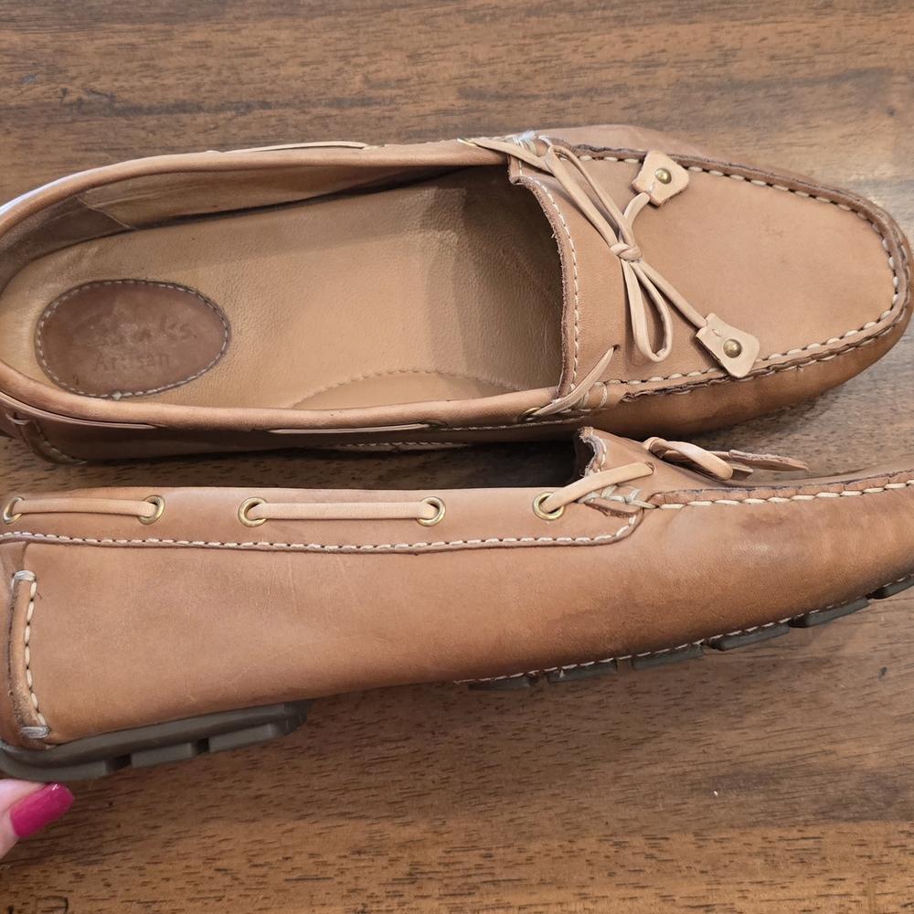 Women's Clark's Tan Loafers 8.5 - Picture 2 of 4